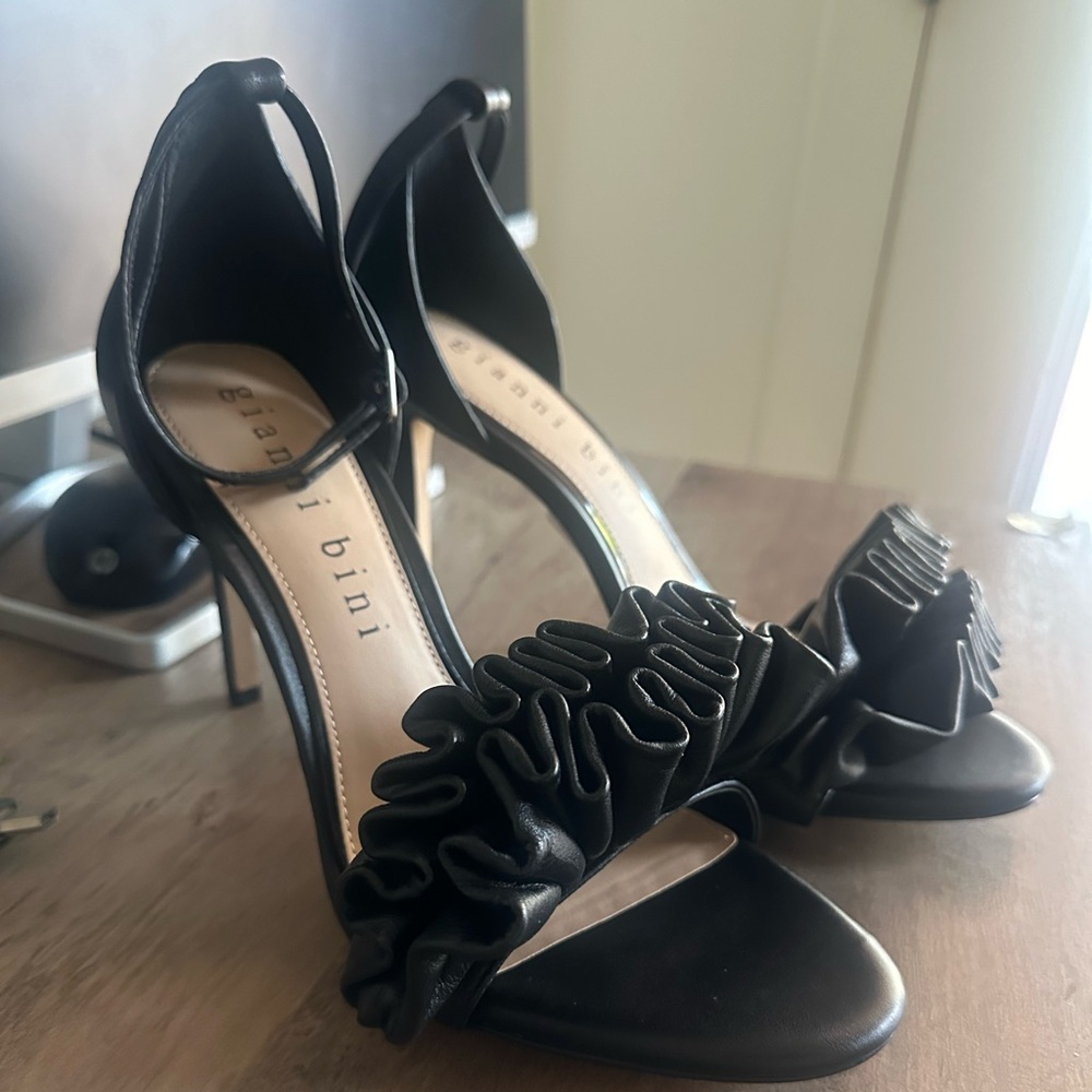Giani bini heels. New with tags. Size 8
